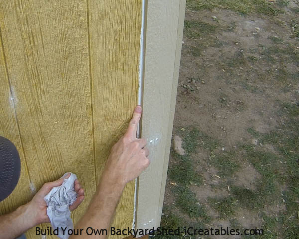 smooth corner caulk with finger